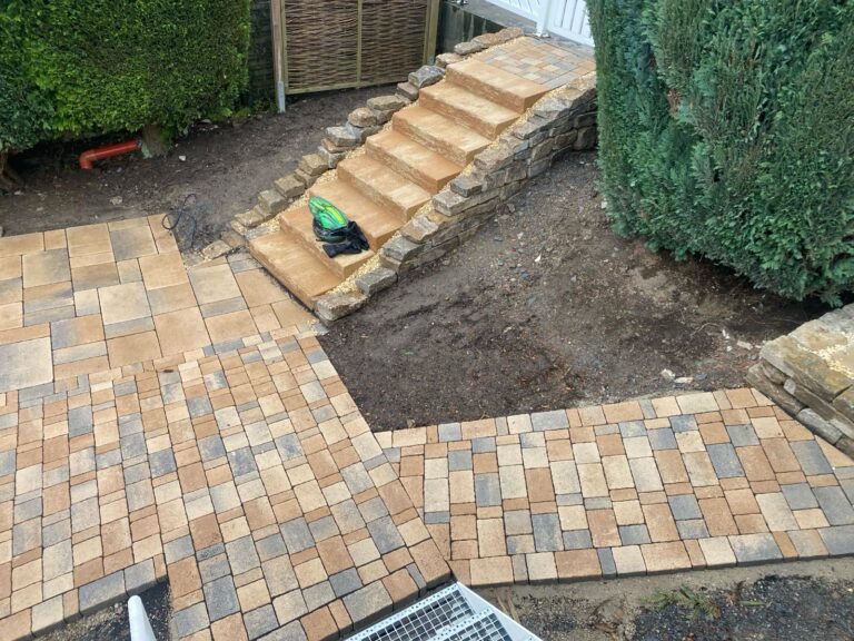 Wegebau mit Naturstein oder Beton